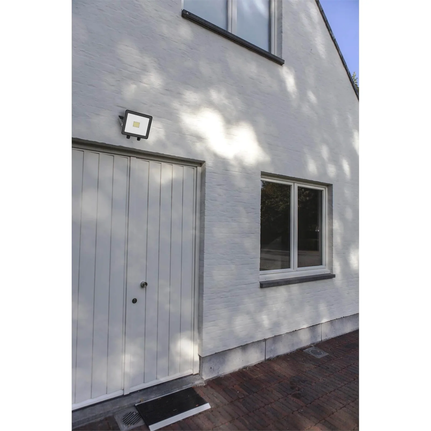 Lutec TEC30 LED Slim Floodlight - Black 2 Lutec TEC30 LED Slim Floodlight - Black - Image 2