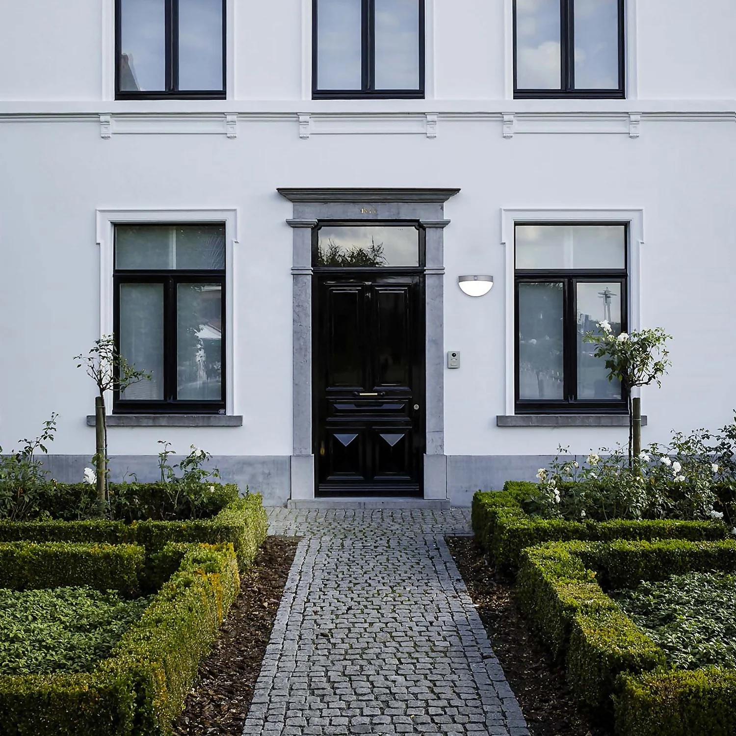 Lutec Bubble Solar LED Outdoor Wall Light With PIR Motion Sensor 6 Lutec Bubble Solar LED Outdoor Wall Light With PIR Motion Sensor - Image 6